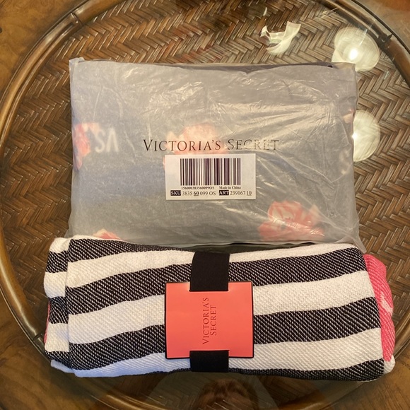 Victoria secret tote and blanket - Picture 5 of 7